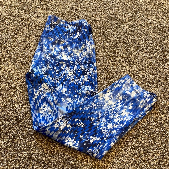 Athletic Capri leggings EUC - Picture 1 of 3